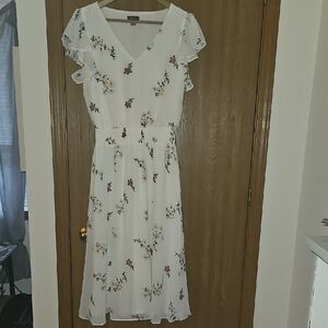Vince Camuto White Floral Midi Dress